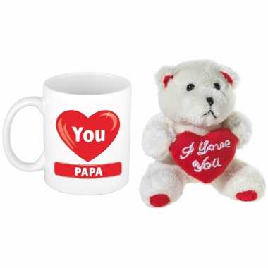 Vaderdag cadeau hartje i love papa beker / mok 300 ml met beige knuffelbeertje met love hartje
